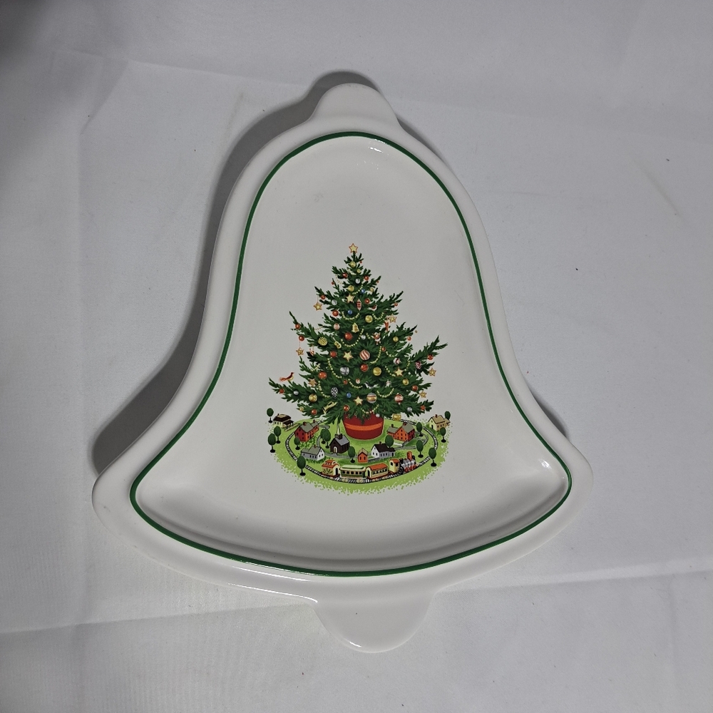 Pfaltzgraff Christmas Heritage Bell Shaped‎ Tray